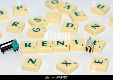 Photo symbolique, la retraite, les tuiles de SCRABBLE Banque D'Images