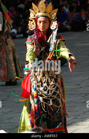 Portrait d'une danseuse au Thimphu Tsechu (festival), au Bhoutan Banque D'Images