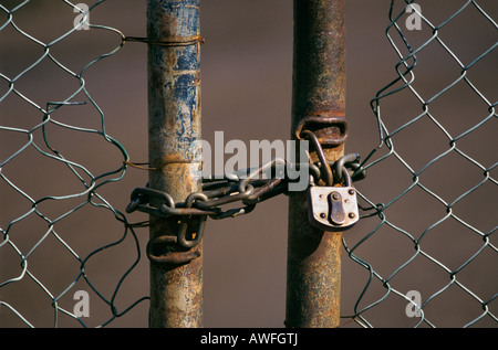 Link Gate chaîne avec chaîne et cadenas, Nordrhein-Westfalen, Germany, Europe Banque D'Images