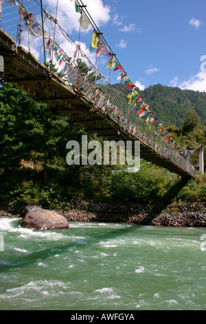 Un pont tibétain sur le Tchou Chamkhar, Bhoutan Banque D'Images