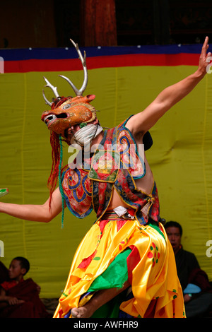 La danse à l'enterrement de Tangbi Mani Tsechu (festival), au Bhoutan Banque D'Images