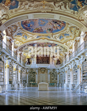 Fresques au plafond dans la plus grande bibliothèque monastique (1766) dans le monde à l'abbaye d'Admont, monastère bénédictin dans Liexen, Styrie, Banque D'Images