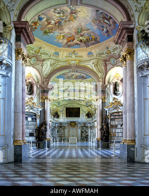 Fresques au plafond dans la plus grande bibliothèque monastique (1766) dans le monde à l'abbaye d'Admont, monastère bénédictin dans Liexen, Styrie, Banque D'Images