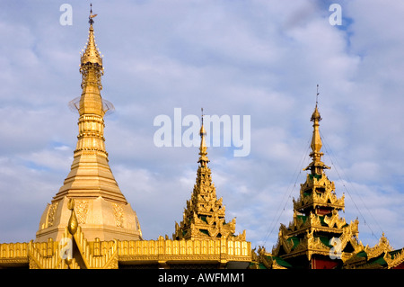 Photographie du 2000 mille ans de la pagode Sule, dans le centre de Yangon Myanmar Banque D'Images