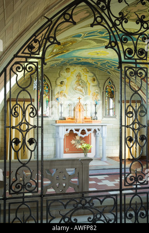 dh CHAPELLE ITALIENNE ORKNEY Nissen hut église ecosse autel décoration visiteur attraction lambholm monde ii peinture art prisonnier guerre îles Banque D'Images