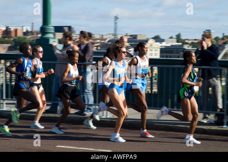 dh Great North Run NEWCASTLE NORTHUMBRIA, premier pack de la Femmes course semi-marathon femmes course à pied les gens du royaume-uni Banque D'Images