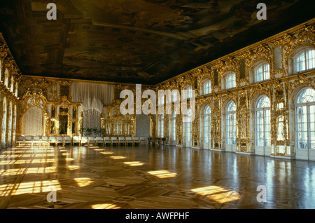 La grande salle à St Catherine's Palace, Pouchkine, près de Saint-Pétersbourg, en Russie. Banque D'Images