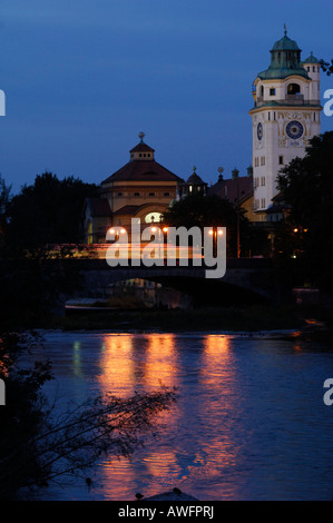 Muellersches Volksbad (bains publics) sur la rive droite de la rivière Isar à Munich, Bavaria, Germany, Europe Banque D'Images