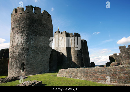 La célèbre tour penchée de la ville médiévale de 13e siècle château de Caerphilly South Wales Glamorganshire Royaume-uni France UE Banque D'Images