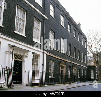 Downing St montrant no 11 et no 10 Banque D'Images