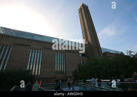 Le célèbre musée d'art de Londres la Tate Modern bâtiment historique à côté de la rivière Thames, Angleterre Angleterre Angleterre Europe Banque D'Images