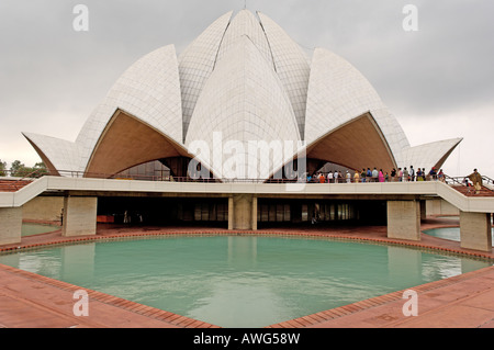 Bahá'í la Maison de l'adoration à Delhi, Inde, populairement connu comme le Temple du Lotus Banque D'Images