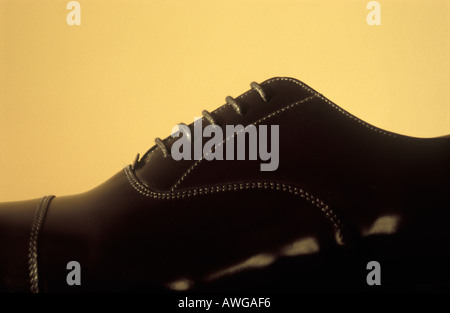 Lacets sur une chaussure oxford noir Banque D'Images