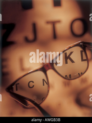 Une paire de lunettes et un examen de la vue graphique Banque D'Images