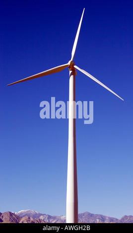 Une ferme éolienne dans le désert près de Palm Springs en Californie Banque D'Images