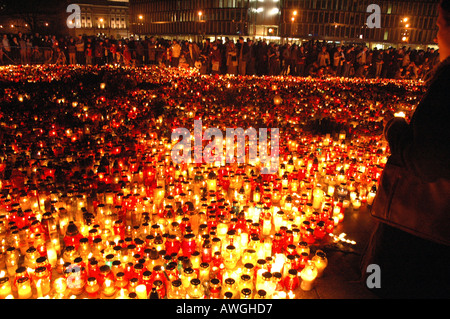 Varsovie, Pologne. deuil après Jean Paul II la mort. La Place Pilsudski après Pope funeral. Banque D'Images