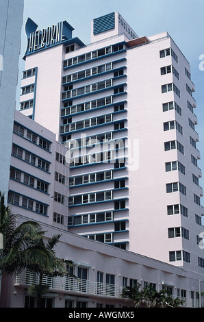 USA, Florida, Miami, South Beach, de Collins Avenue Greenview Resort, façade rose de tours d'hôtel Art déco, construit en 1945 Banque D'Images