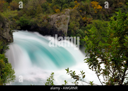 Cascade de Huka Falls, fleuve Waikato, près de Taupo. L'Île du Nord. Nouvelle Zélande Banque D'Images