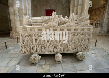 L'intérieur du monastère de Alcobaça Portugal montrant la tombe de Dom Pedro. Banque D'Images