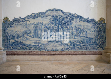 L'intérieur du monastère de Alcobaça Portugal Mosterio également connu sous le nom de Santa Maria de Alcobaça montrant une tuile peinture. Banque D'Images