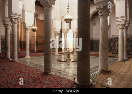 Maroc, Meknès, mausolée de Moulay Ismaïl, ablutions Prix de chambre funéraire avec fontaine centrale Banque D'Images