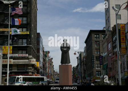 Statue de lin chinois Xu Ze dynastie Ching pionnier dans la lutte contre les drogues en Chatham Square dans le quartier chinois centre-ville de New York Banque D'Images