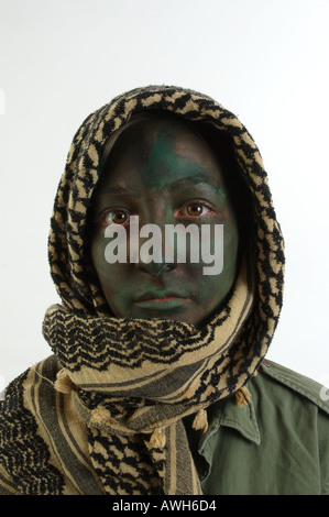 Fille avec visage vert et Shemagh foulard arabe dsc 8196 Banque D'Images