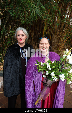 Mariée et sa mère Goth Discordian dsc 7164 Mariage Banque D'Images