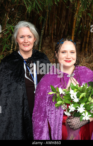 Mariée et sa mère Goth Discordian dsc 7167 Mariage Banque D'Images