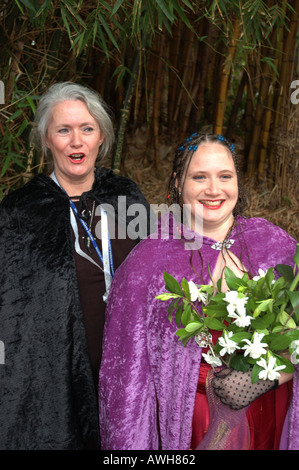 Mariée et sa mère Goth Discordian dsc 7168 Mariage Banque D'Images