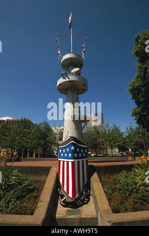 USA, nord-ouest du Pacifique, de l'Oregon, Portland, le centre-ville, le gouverneur Tom McCall Waterfront Park, Oregon Battleship Memorial (1956) Banque D'Images