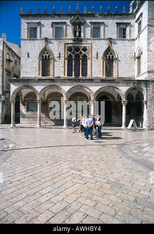 La Croatie, Istrie, Dubrovnik, carré de la Loggia,, palais Sponza, façade Renaissance sculpté loggia Banque D'Images