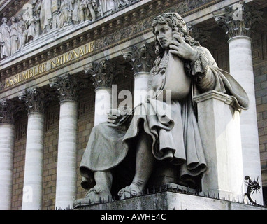 France Ile de france paris quai d orsay assemblee nationale bâtiment avec statue de Colbert Premier Ministre sous Louis XIV Banque D'Images