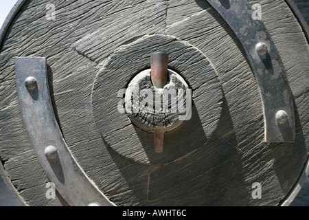 Un gros plan de la roue d'un canon monté sur chariot Banque D'Images