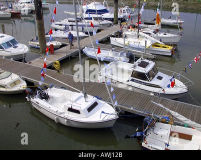 France Picardie Nord Pas-de-calais Etaples sur Mer Port de plaisance avec bateaux amarrés région Picardie Nord pas de calais Banque D'Images