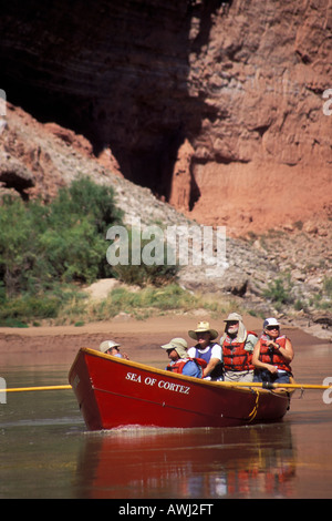 Dory chefs en aval de la rivière, les doris Grand Canyon, le Parc National du Grand Canyon, Arizona. Banque D'Images