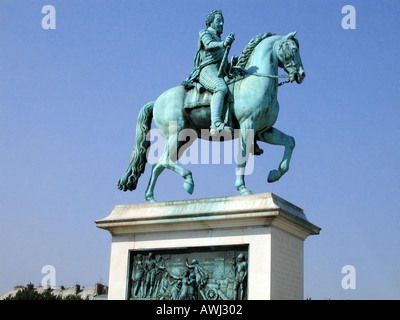 Statue équestre du roi Henri IV de France sur le Pont Neuf à Paris Banque D'Images