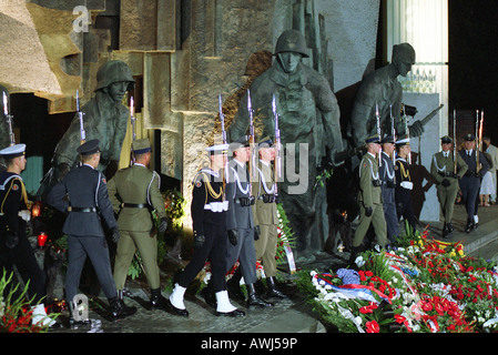 Garde d'honneur lors du 60e anniversaire de l'Insurrection de Varsovie, Varsovie, Pologne Banque D'Images