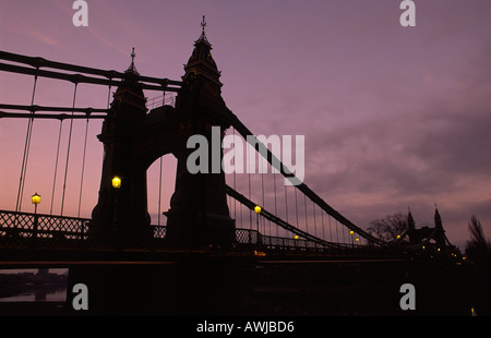 Hammersmith Bridge à l'aube, Hammersmith, London, W6 Banque D'Images