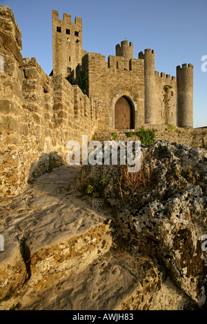 Le château de Obidos Portugal construit par Dom Dinis au 13ème siècle le château est aujourd'hui un hôtel ou pousada Banque D'Images