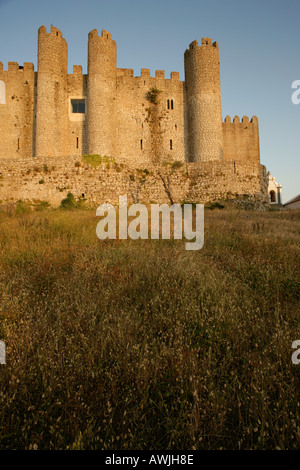 Le château de Obidos Portugal construit par Dom Dinis au 13ème siècle le château est aujourd'hui un hôtel ou pousada Banque D'Images