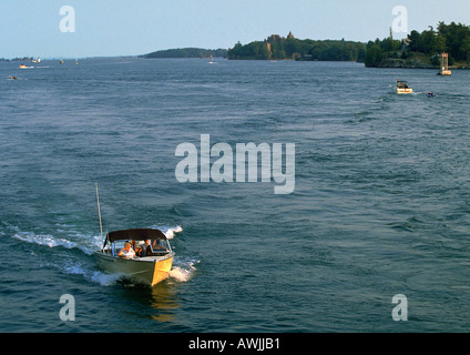 United States, bateau sur l'eau Banque D'Images