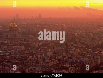 France, Paris, toits au lever du soleil Banque D'Images