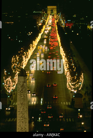 France, Paris, Champs Elysées à Noël dans la nuit Banque D'Images