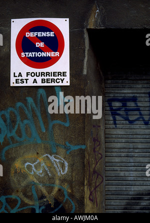 No parking sign en Français Banque D'Images