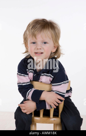 Garçon, 2 ans, portrait Banque D'Images