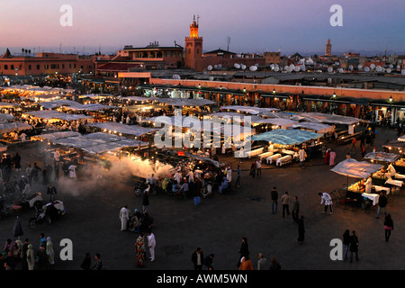 Square Djemaa el Fna, Marrakech, Maroc, Afrique Banque D'Images