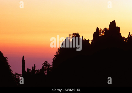 Lever du soleil à "début de croire, Pic ' Huangshan, Anhui, China, Asia Banque D'Images