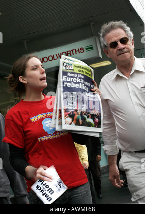 Partisan de gauche vert remonstrates avec passant à Sydney Banque D'Images