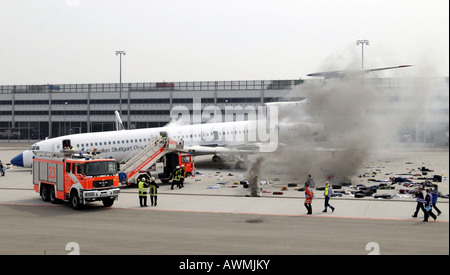 Exercice d'urgence accident d'avion, l'aéroport de Stuttgart, Bade-Wurtemberg, Allemagne Banque D'Images